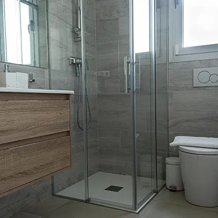 Luxury 2 Bedroom In Apartment *
